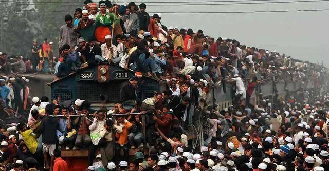 原创刚果地狱货船2000个人和货物挤一条船没水没电还有人生育