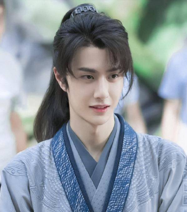 王一博横店约好友小聚综艺拍戏两不误同时爆红后肖战却销声匿迹