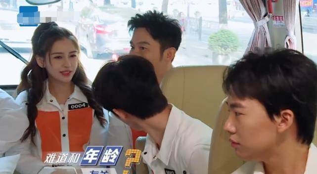 原创跑男按年龄发的牌子baby偏找蔡徐坤换没想到女神也怕老