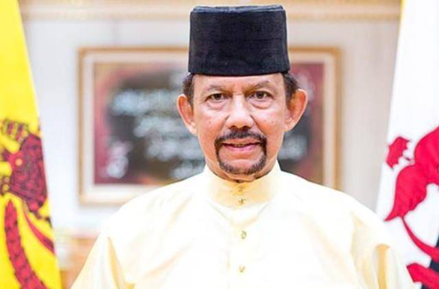 文莱国王身家400亿超英女王娶3个老婆生12个娃养活46万人