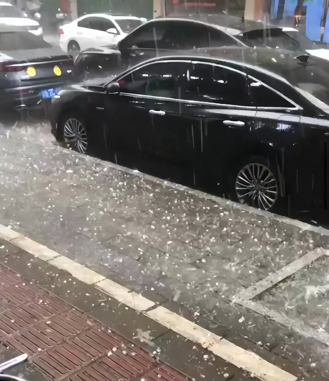 南昌大雨图片