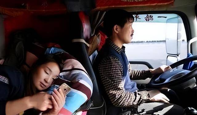 90后女孩开货车跑遍中国男人都自愧不如父亲却说女儿嫁不出去