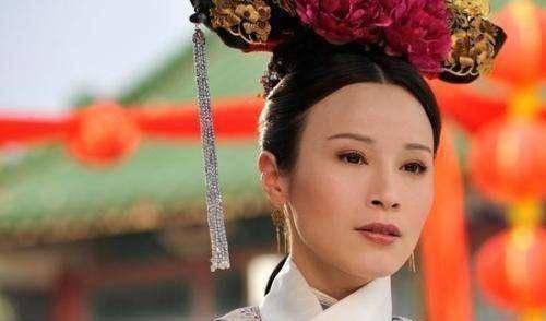 在影视剧中,关于八阿哥的嫡福晋郭络罗氏也多少有涉及,历史上的郭络