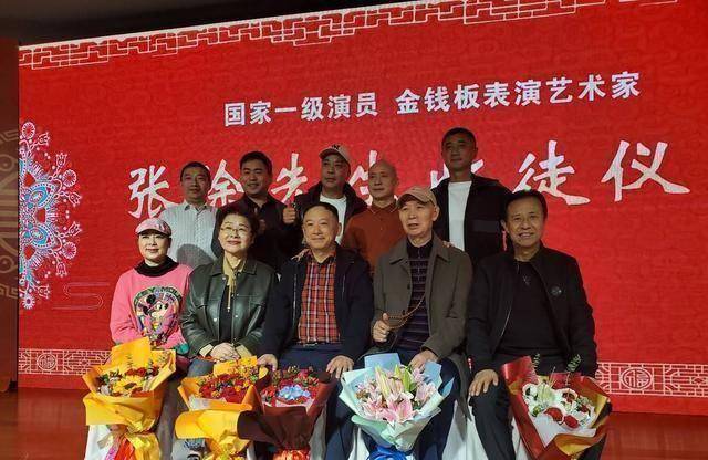 巴蜀笑星矮冬瓜拜师张徐李伯清媛凤罗大春等500嘉宾现场祝贺