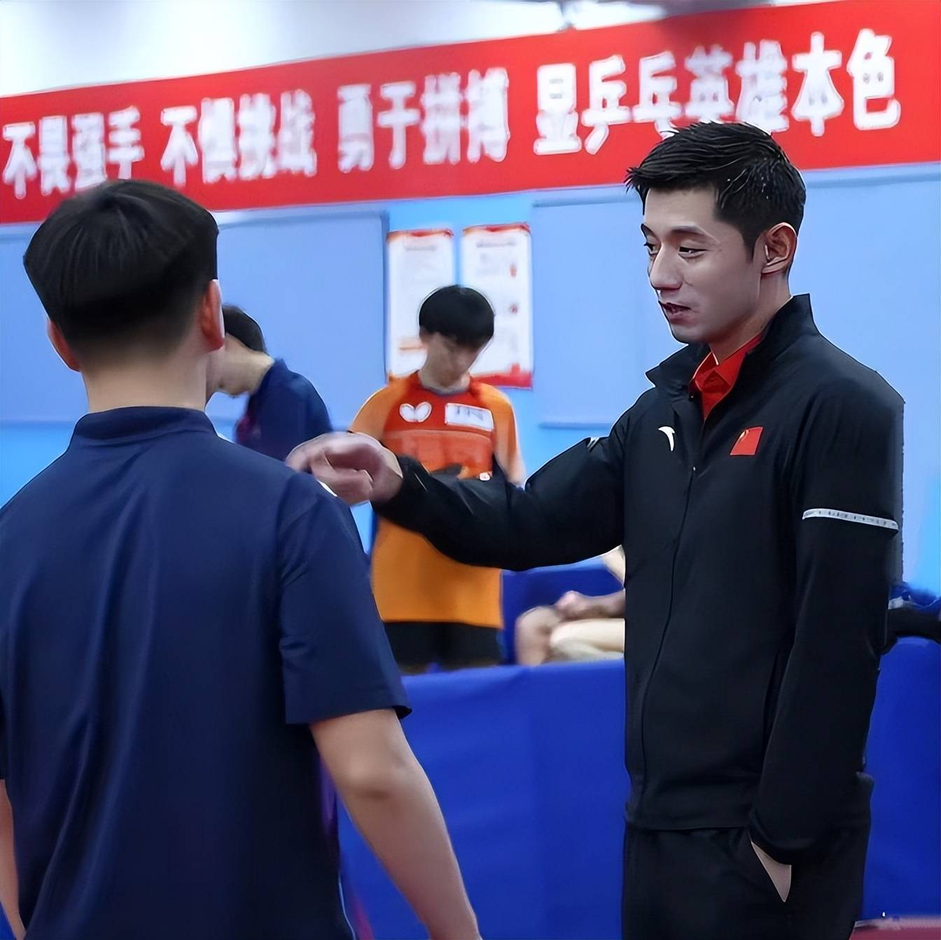 原创一手好牌打得稀烂张继科宁波被偶遇现在某俱乐部做技术指导