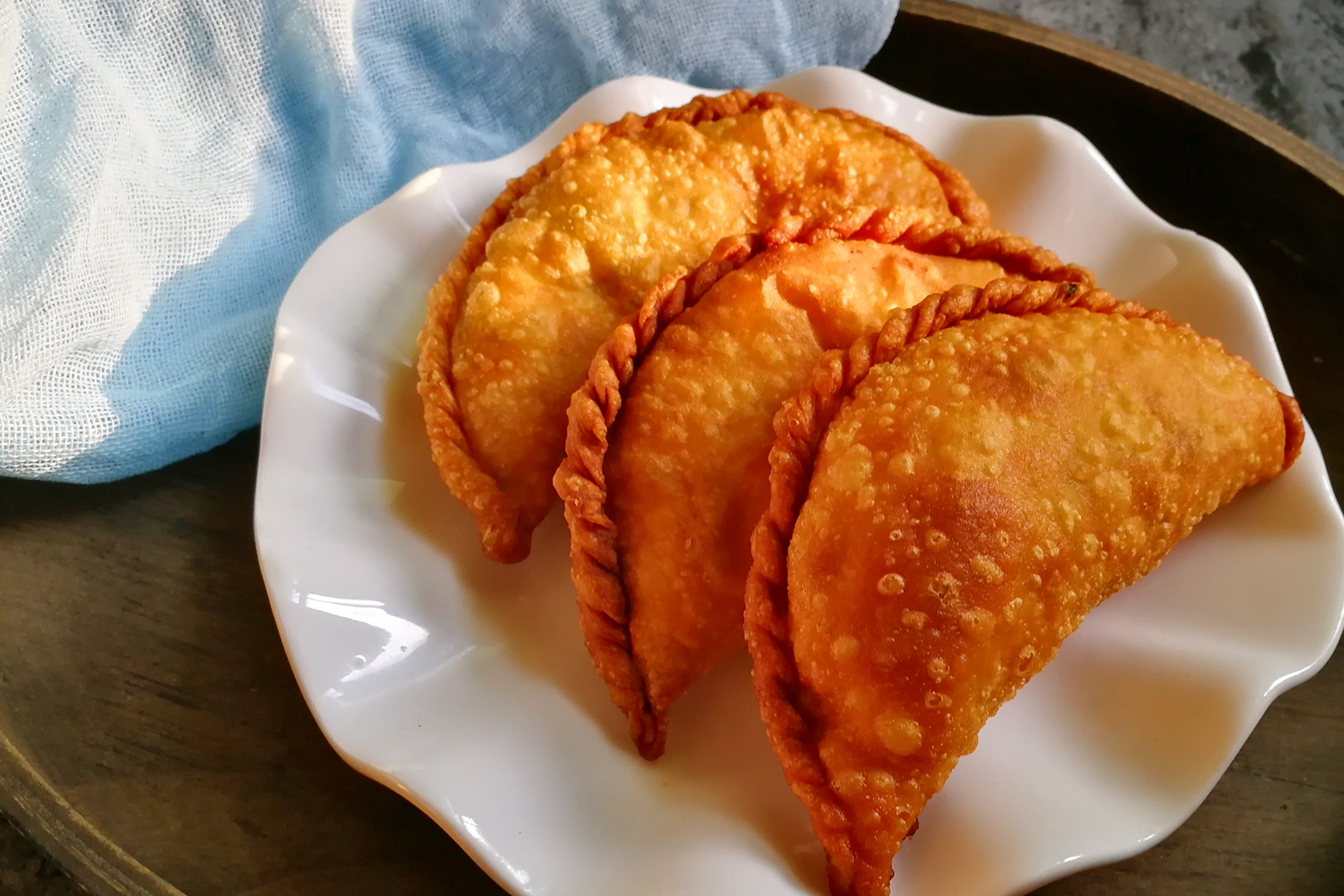 原创韭菜盒子别再煎着吃了试试这种做法酥脆焦香连吃3个都不够