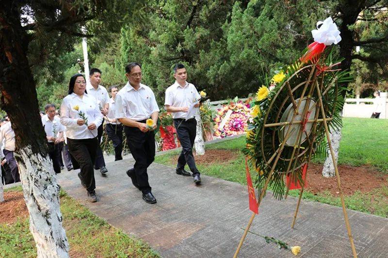 平南供电缅怀革命先烈传承红色基因