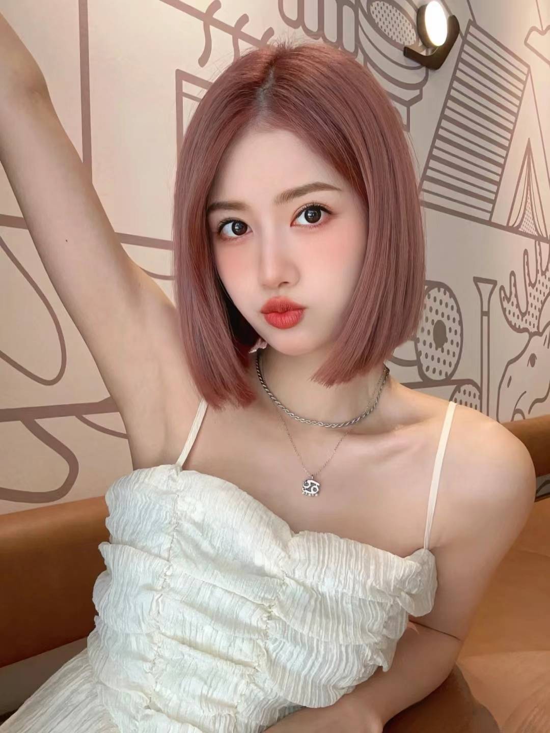 2024春季染发发色推荐_女性_自然光_魅力