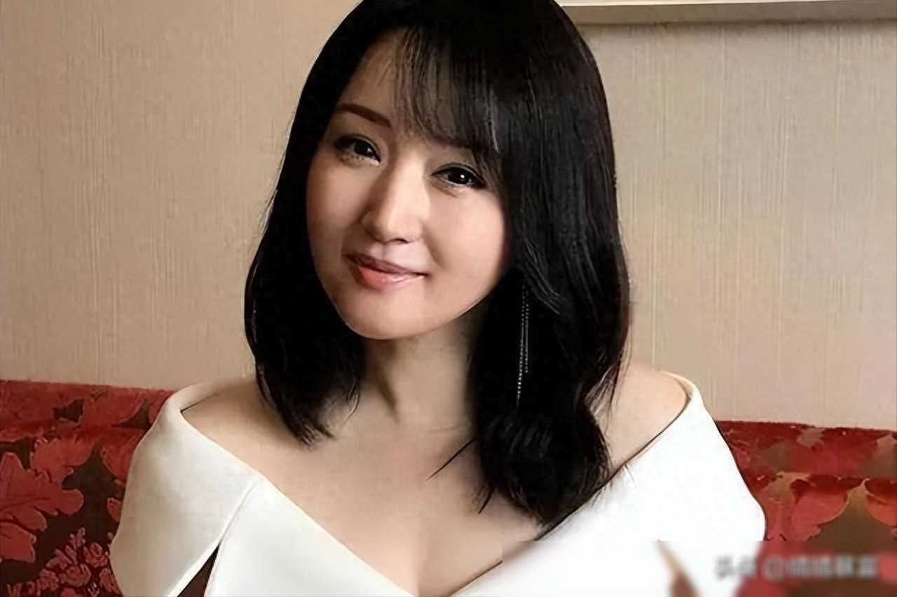 她出自音乐世家,母亲熊永红是一位备受尊敬的音乐家,从小就把杨钰莹