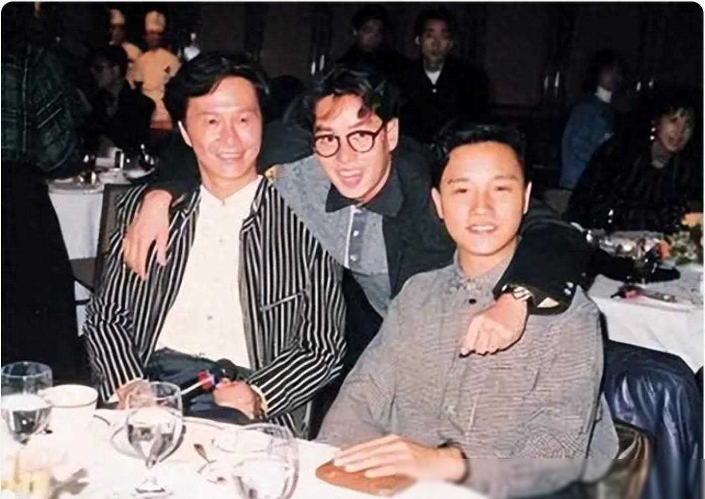 张国荣与巨星合影:三人行,共谱璀璨星河