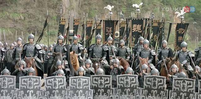 第一季《军师联盟》讲述司马懿辅佐曹丕参加夺嫡大战,司马懿的狼狈之
