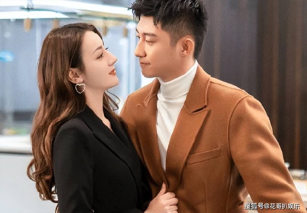 原创愚人节渝洲cp旧照突围引两人唯粉不满惹杨紫迪丽热巴粉丝互撕