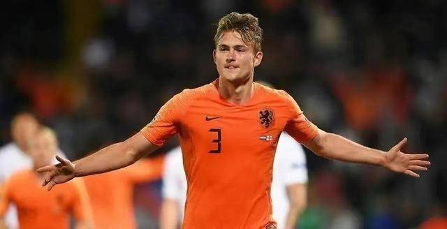 范戴克:31岁,1.93米.