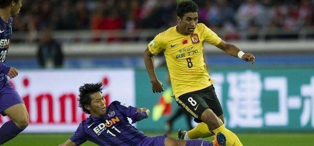 保利尼奥一生只上演过两次帽子戏法,一次是还在巴西队的时候,对抗