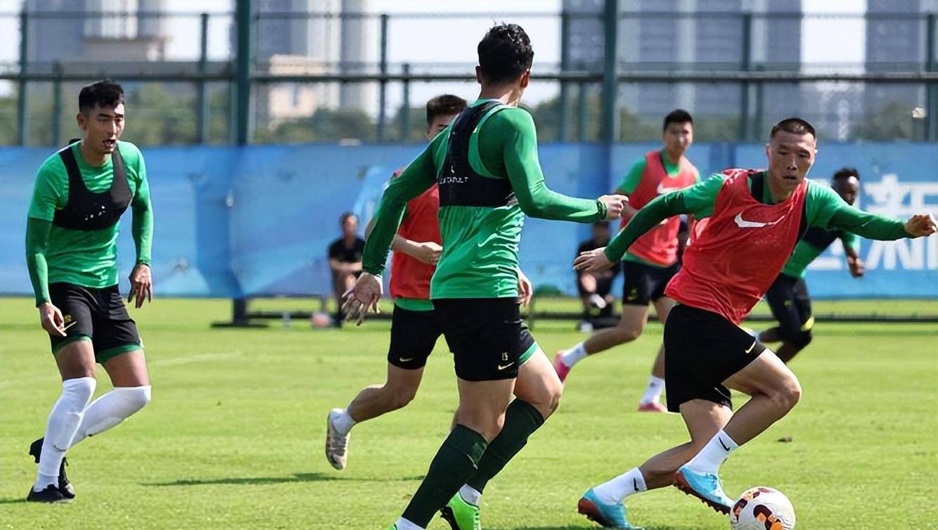 张稀哲驰援国安踢上港,未来将有望迎来新赛季中超首秀,值得期待_比赛