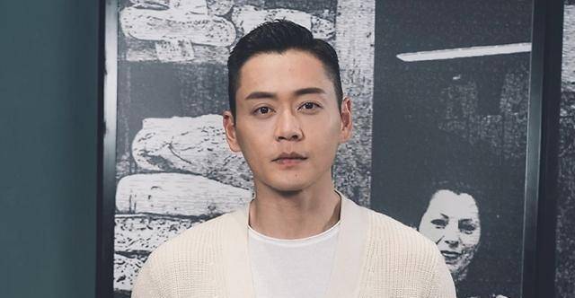 原创tvb又一鲜肉获捧余德丞出道八年首当男主曾因昏迷抢救引关注