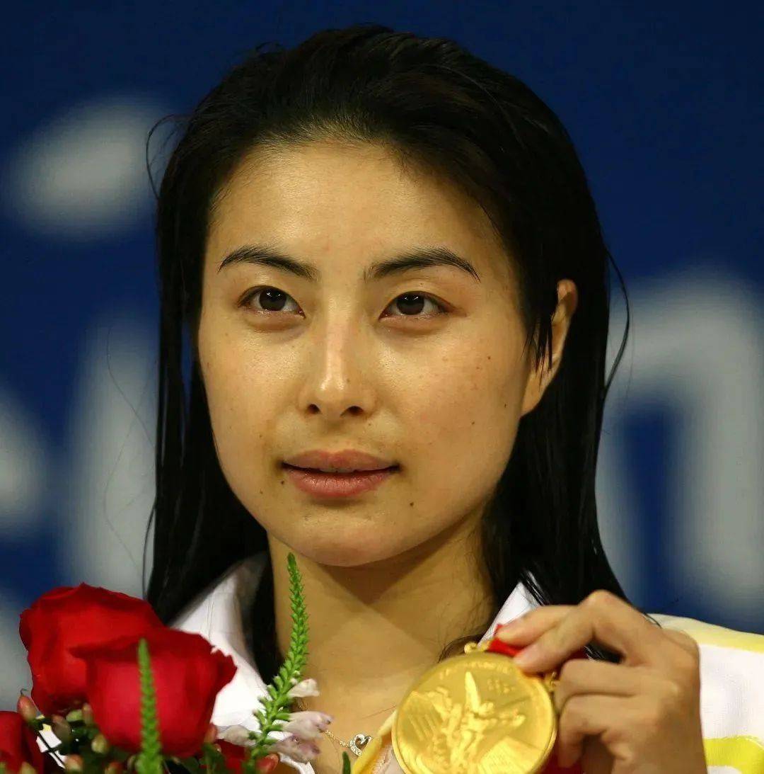 笑起来眼睛睁不开,但这一点她赢了_长相_网友_面相