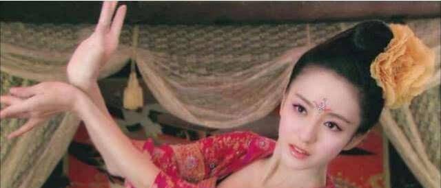 赵飞燕身轻如燕跳舞险被大风刮走宫女情急之下做了一件荒唐事