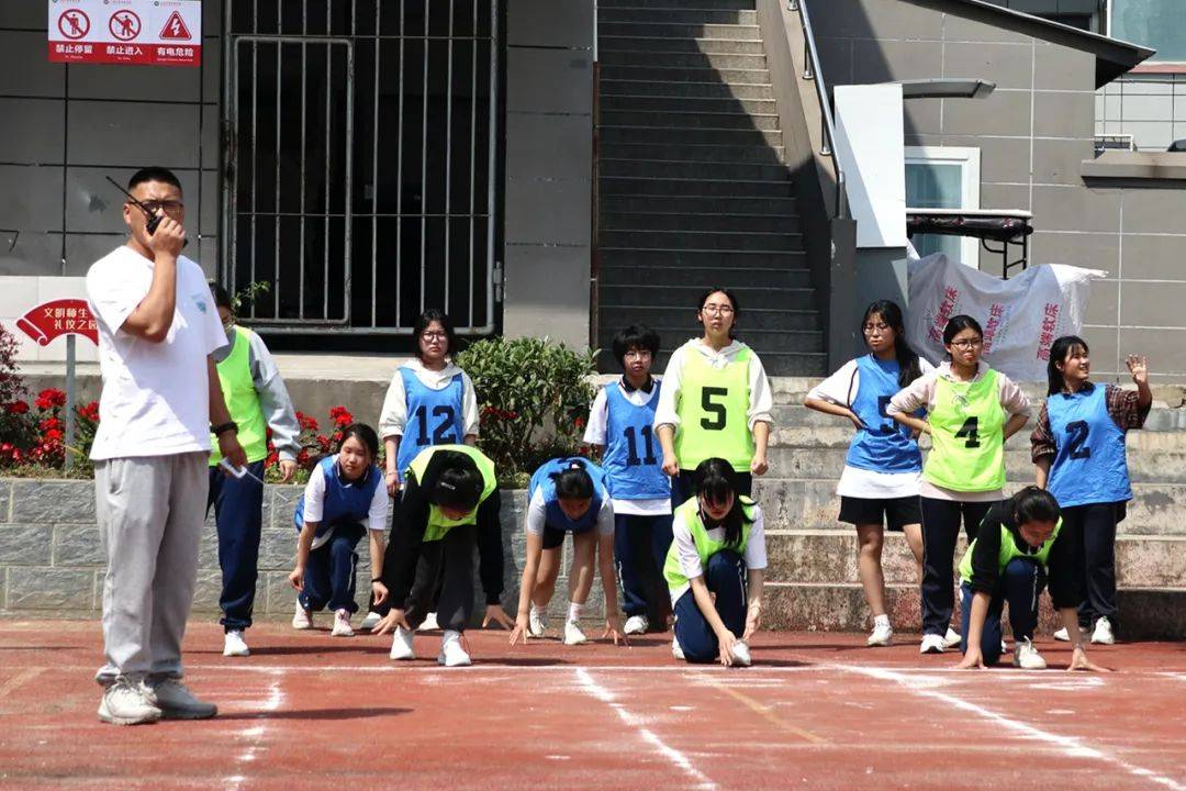 台实少年意气发运动场上展芳华三台中学实验学校第六届春季运动会掠影