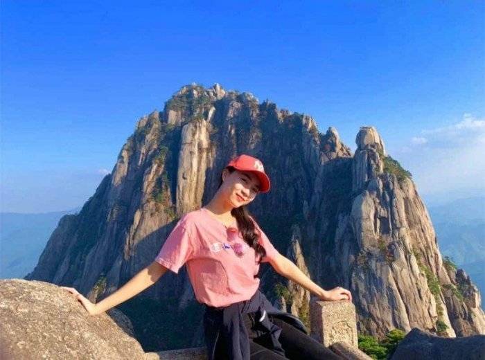 day2:前往黄山风景区>游览玉屏楼>迎客松>远眺天都峰>百步云梯>天海>