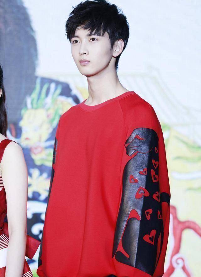 unine成员陈宥维参加演员请就位被点评抽泣像嚼口香糖