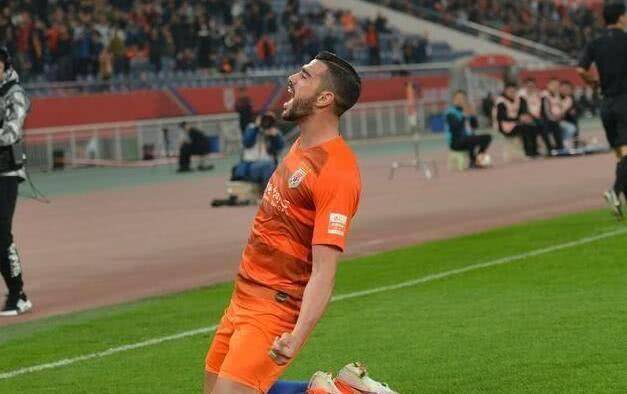 八场三位球员同时戴帽比埃拉佩莱和扎哈维再打响中超品牌