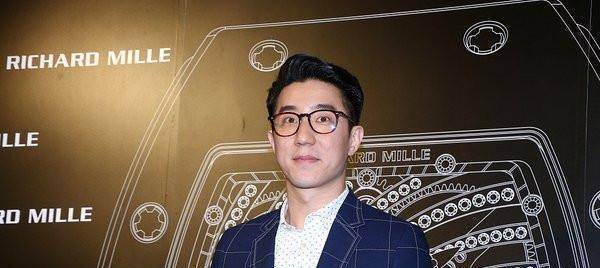 原创原创37岁房祖名近照曝光穿着低调且朴素胡子拉碴不修边幅太接地气