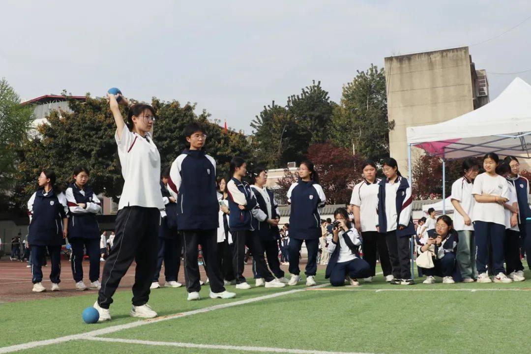 台实少年意气发运动场上展芳华三台中学实验学校第六届春季运动会掠影