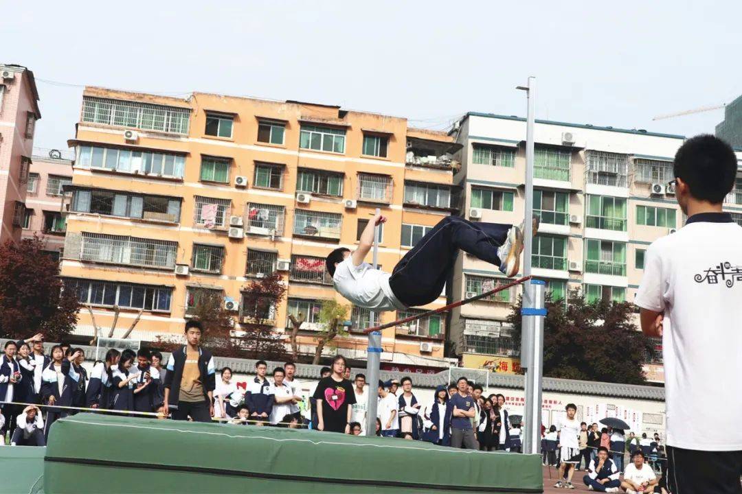 台实少年意气发运动场上展芳华三台中学实验学校第六届春季运动会掠影