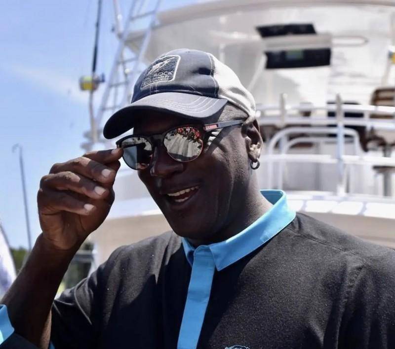 篮球之神飞人乔丹十大超狂消费球队飞机游艇等样样惊人