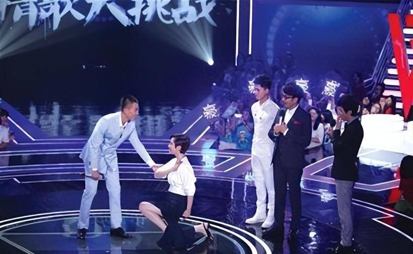 原创下跪欧豪称神脱高跟鞋给郭敬明颁奖细数海清这些年的疯狂之事