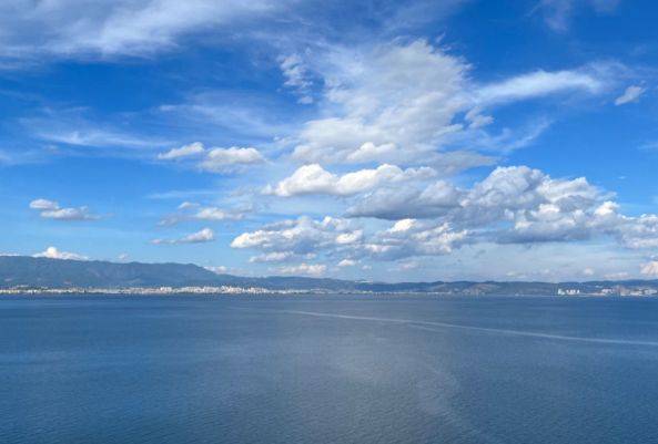 探秘抚仙湖碧波万顷水天一色