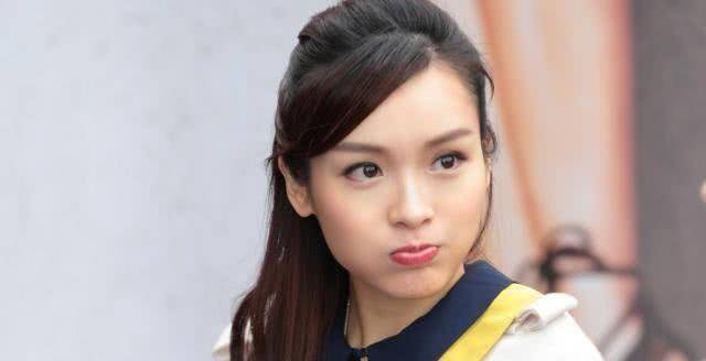 tvb花旦李佳芯收工赶回家在停车场被初中女生求合照却也没拒绝