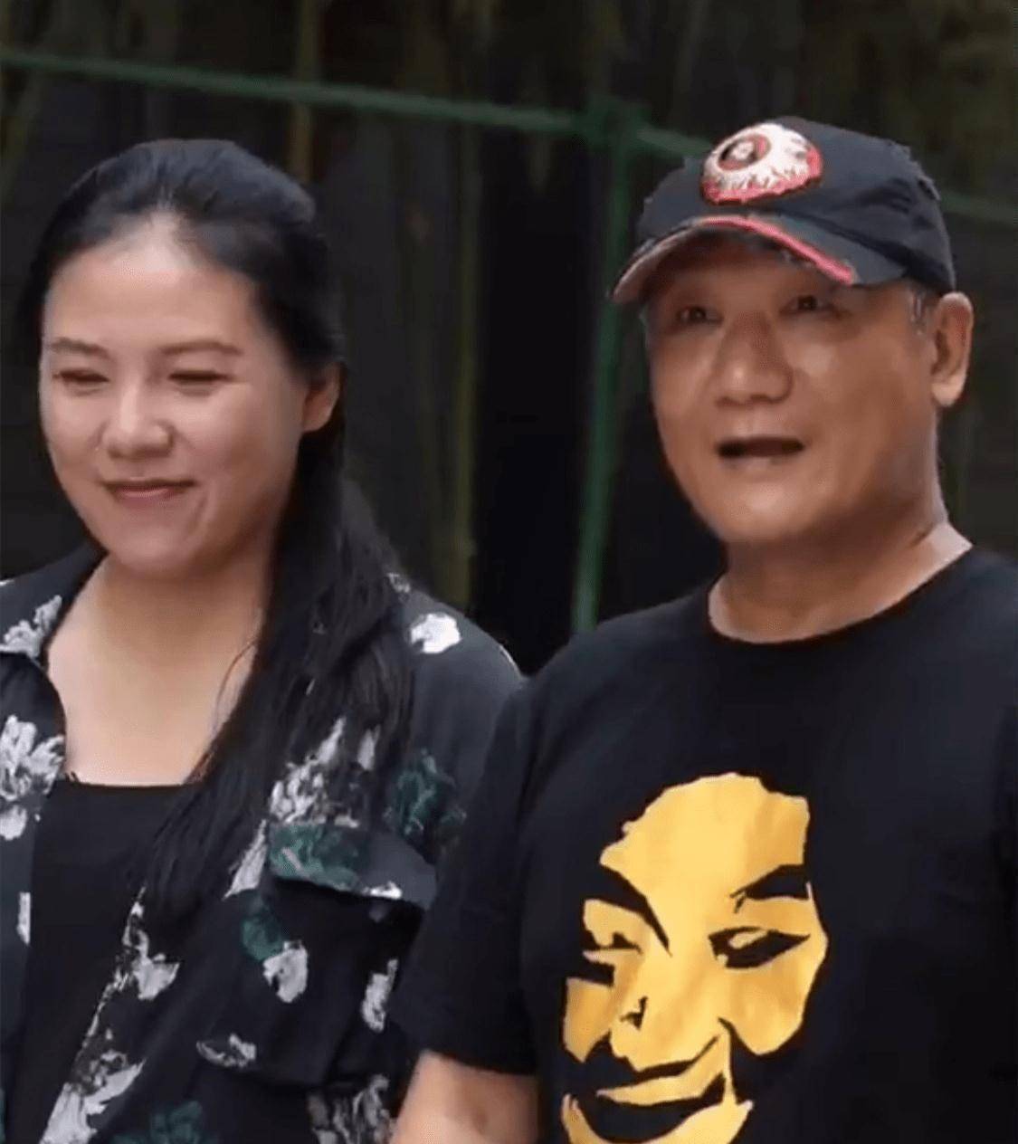 原创原创57岁谢东同框2岁儿子如爷孙被调侃神似侯宝林因吸毒走穴为生