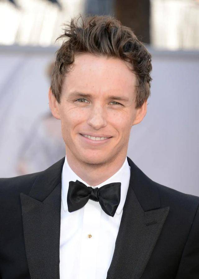 雷德梅尼(eddieredmayne)以及导演汤姆·霍珀(tomhopper)发生了关系
