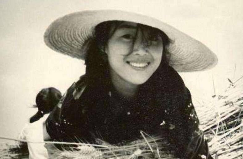 原创他在山沟沟里称帝册封50位村姑为嫔妃被抓后当地村民才醒悟