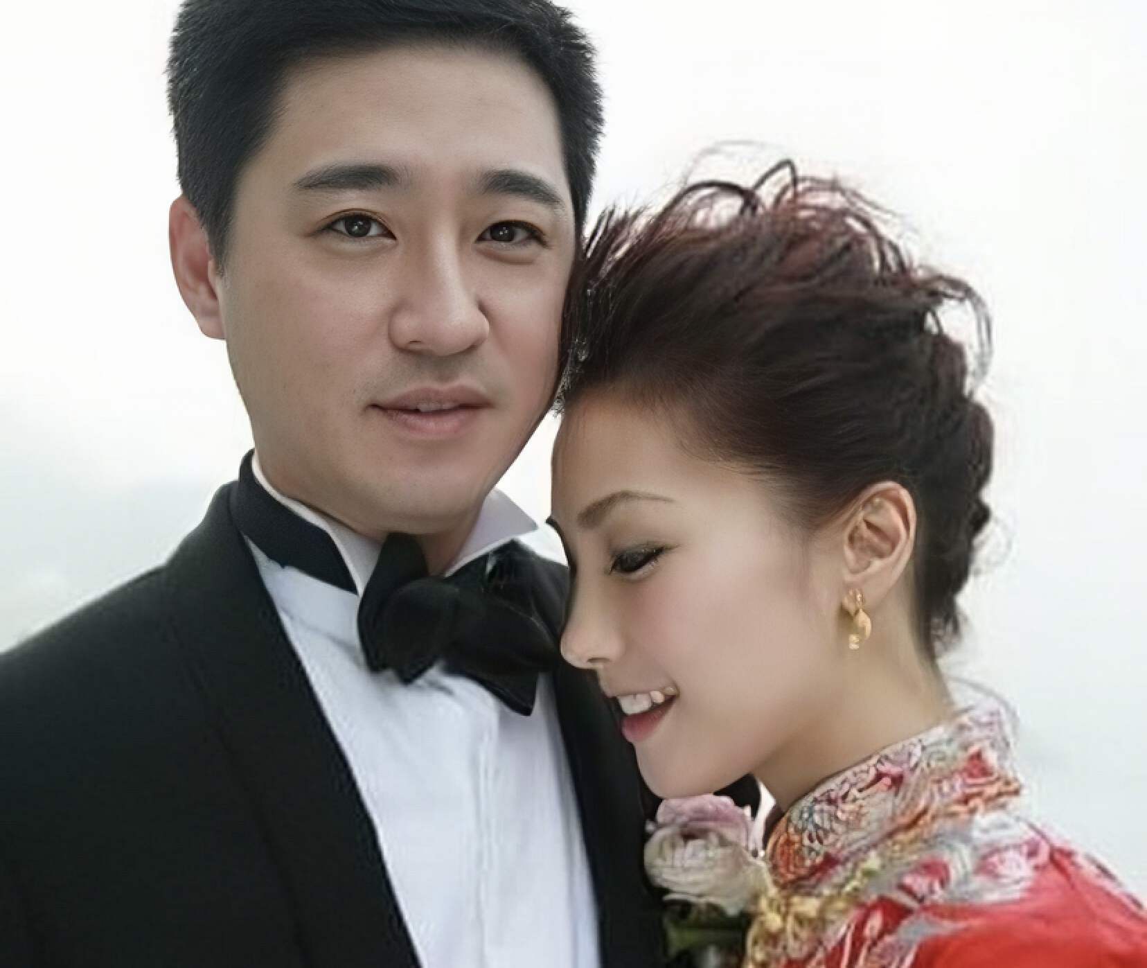 香港女星庆结婚15年,嫁美食大亨做阔太,定居国外住几千万豪宅_袁彩云