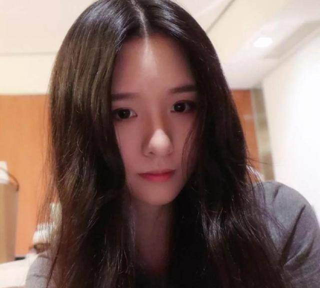 帮粉丝还钱,被同行插刀,半年入3000w的阿冷到底经历了什么?