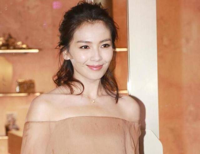 原创把刘涛抱在怀里是什么感觉注意他手放的地方就知道人品怎么样