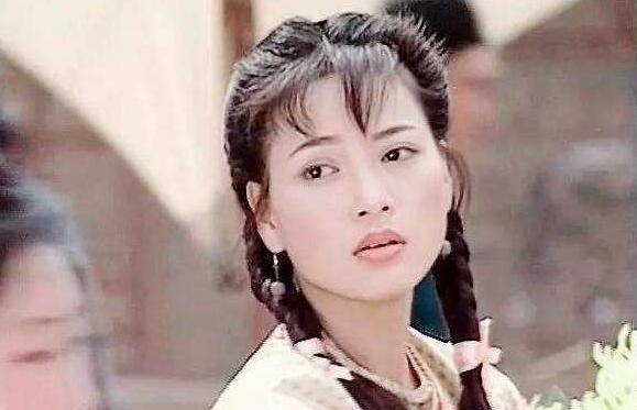 1与此同时,我们看到了张名雅,黄心颖,朱千雪等许多港姐的成功崛起.