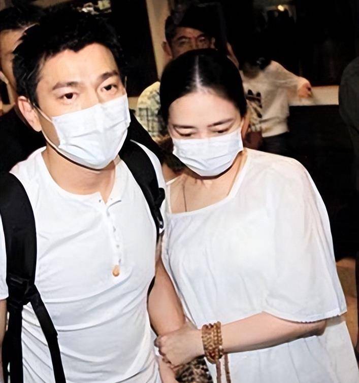 但说来容易,做来却艰难,一个如日中天的男明星,桃色