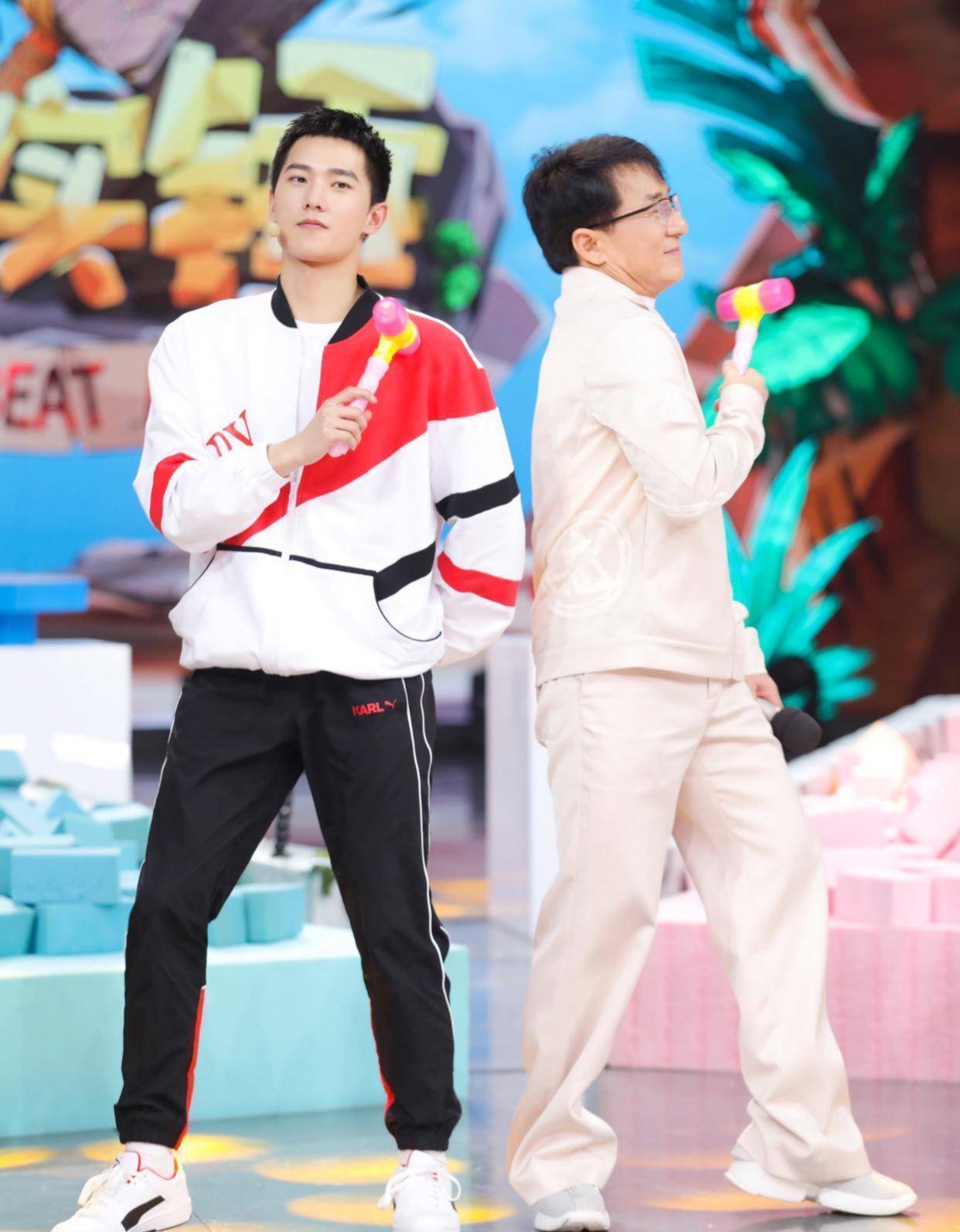 原创杨洋寸头造型亮相快本英俊帅气大长腿是亮点撕掉油腻标签