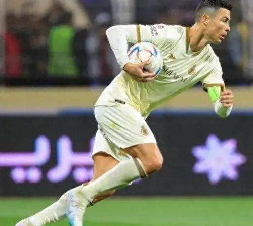 原创c罗独揽帽子戏法利雅得胜利主场大胜塔伊