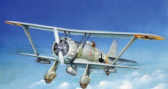 德国最早的俯冲轰炸机,10分钟摧毁40辆坦克,不是""!__