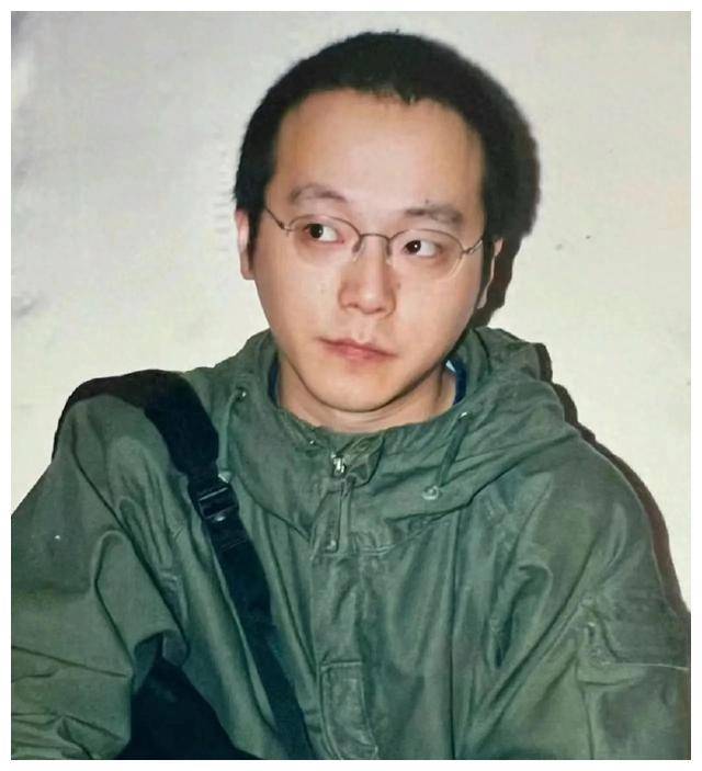 发福头发秃顶,变化大到无人识,在灵隐寺瞎溜达_王菲_窦靖童_模样