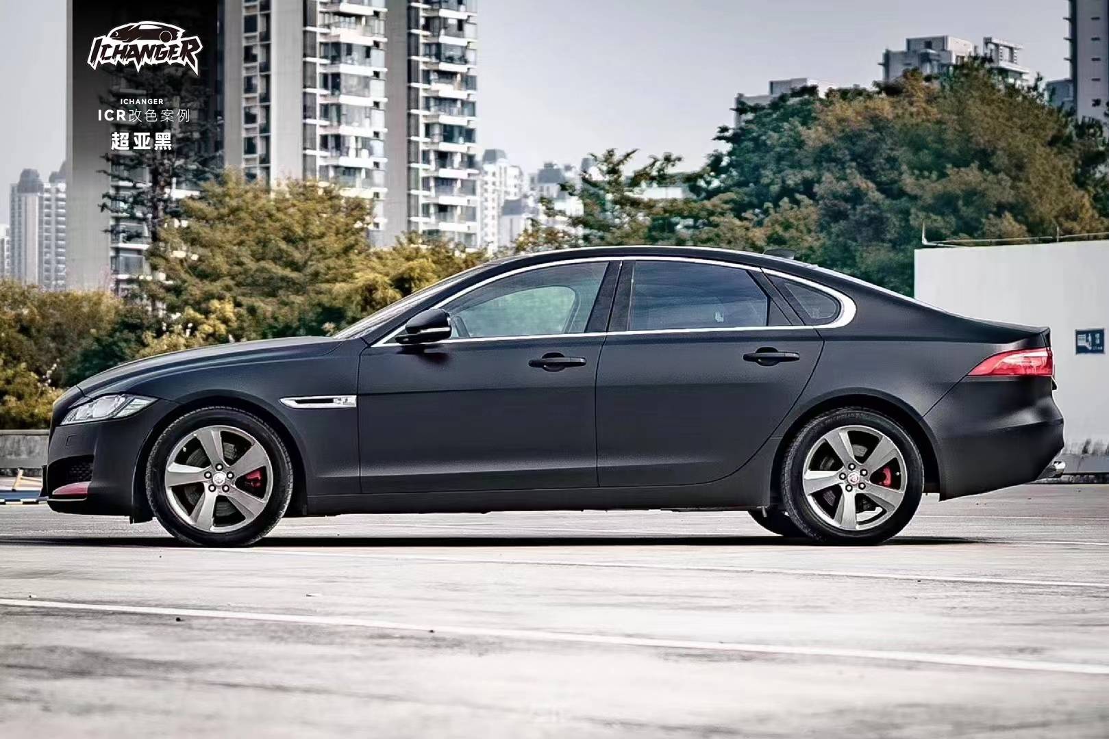 捷豹xficr改色膜超亚黑看起来战斗力十足