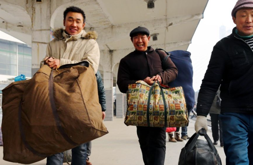 农村农民放弃种田纷纷进城务工大城市真的就这么好吗