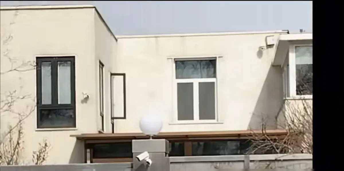 原创周海媚离去三个多月后北京豪宅菜园近况一片荒芜杂草丛生好凄凉