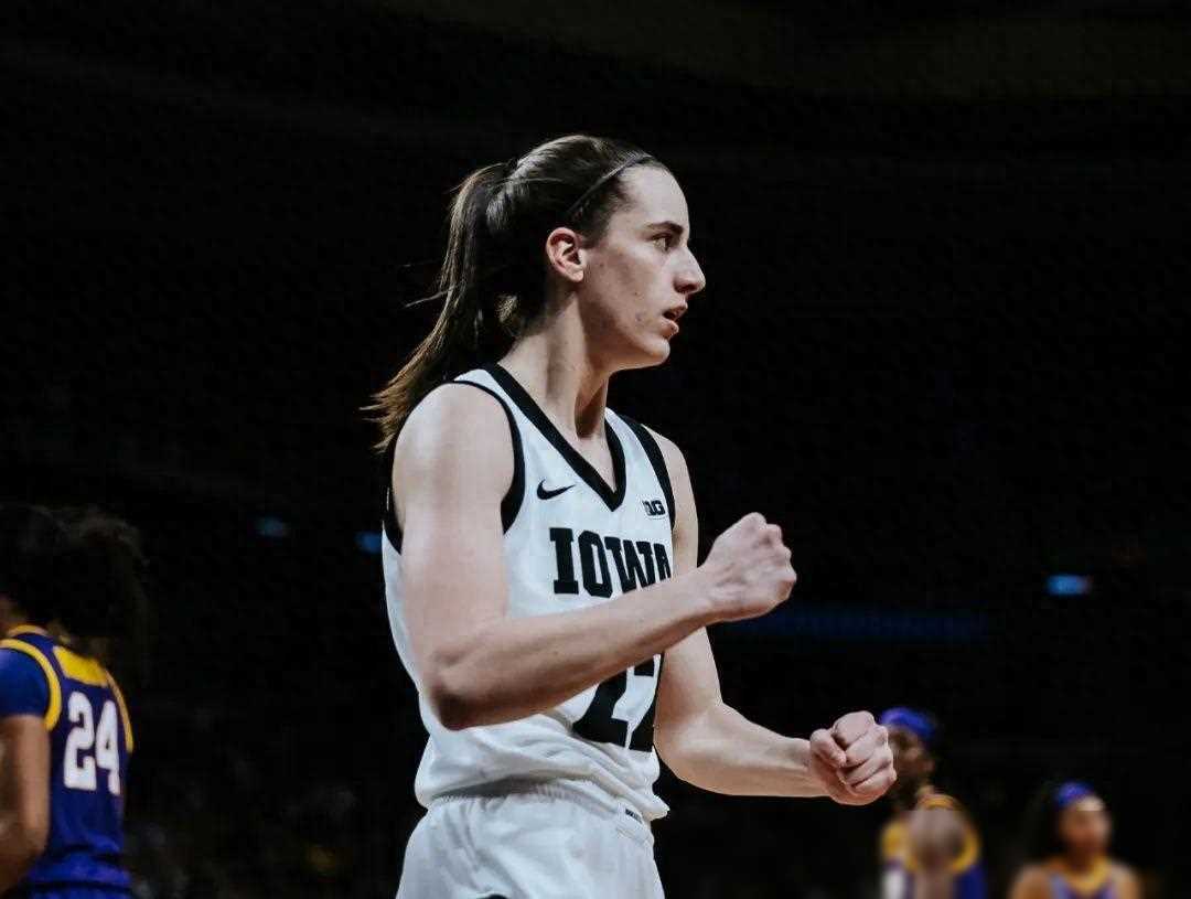 在ncaa女子篮球的疯狂三月八强赛中,爱荷华大学以94-87
