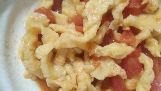 给婆婆做番茄鸡蛋面看不到鸡蛋生气吃一口却乐开了花